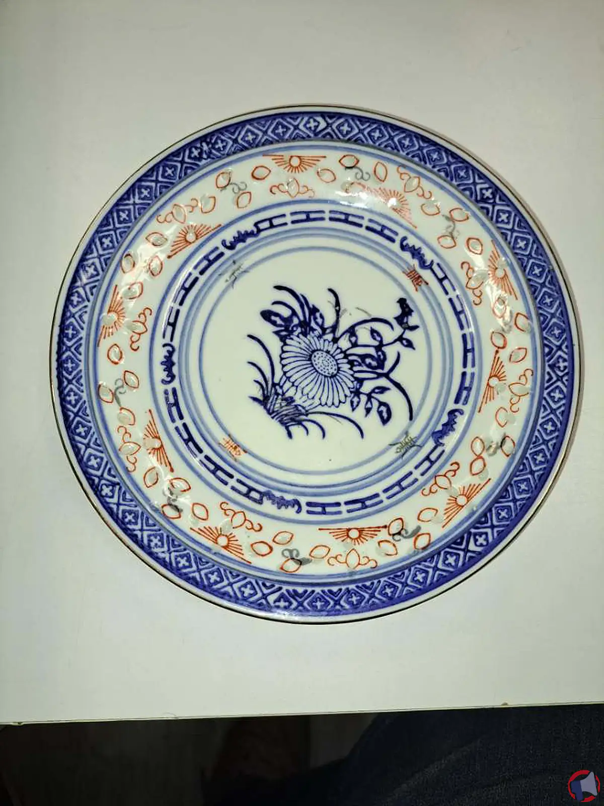 Rappel d'assiettes en céramique décorées : risque chimique lié à une teneur élevée en plomb