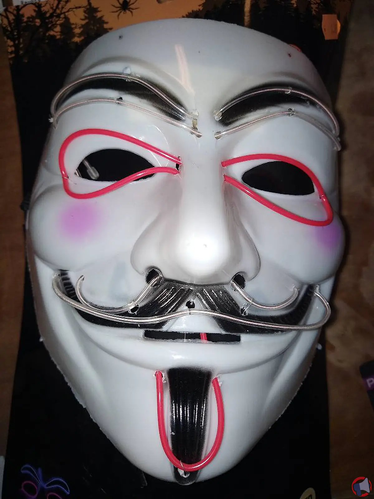 Rappel freeeasy masque halloween avec lumière : le risque sous la surface