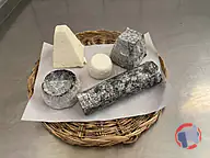 Rappel produit AOP valençays, buches , pyramide blanche pointu, rond plat,crottins , fromages blancs fromages de chèvres au lait cru (photo numéro 1)