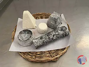 Rappel produit AOP valençays, buches , pyramide blanche pointu, rond plat,crottins , fromages blancs fromages de chèvres au lait cru