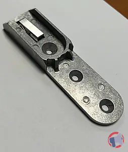 Rappel produit Crapaudine de fixation de blocs-portes techniques de bâtiment de type ERP Groom