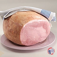 Rappel produit JAMBON CUIT SUPERIEUR AVEC COUENNE VENDU AU RAYON CHARCUTERIE COUPE DU MAGASIN MARKET RIOM ES MONTAGNES ENTRE LE 12 AVRIL ET LE 19 AVRIL 2023 (photo numéro 1)