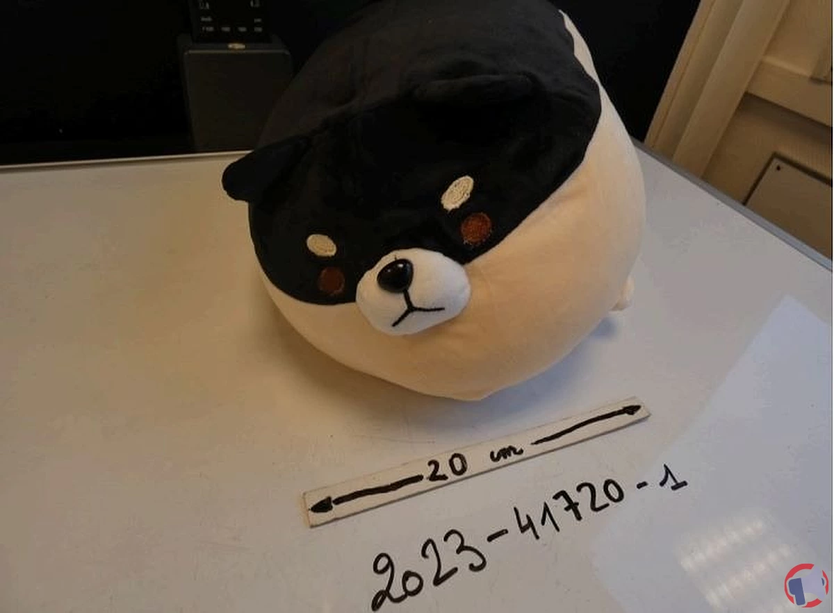 Rappel de produit : Peluche chien noir et beige vendue lors de la Paris Gameweek