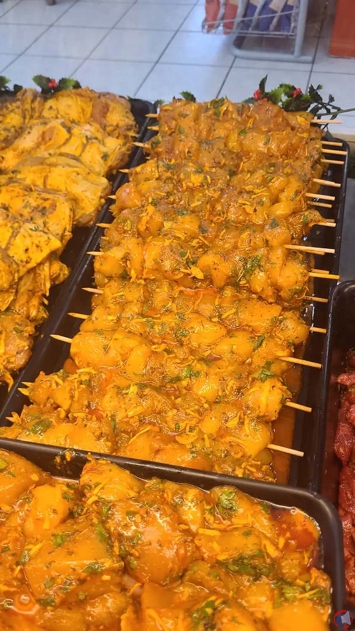 Rappel de brochettes de poulet marinées au curry : risque de salmonellose
